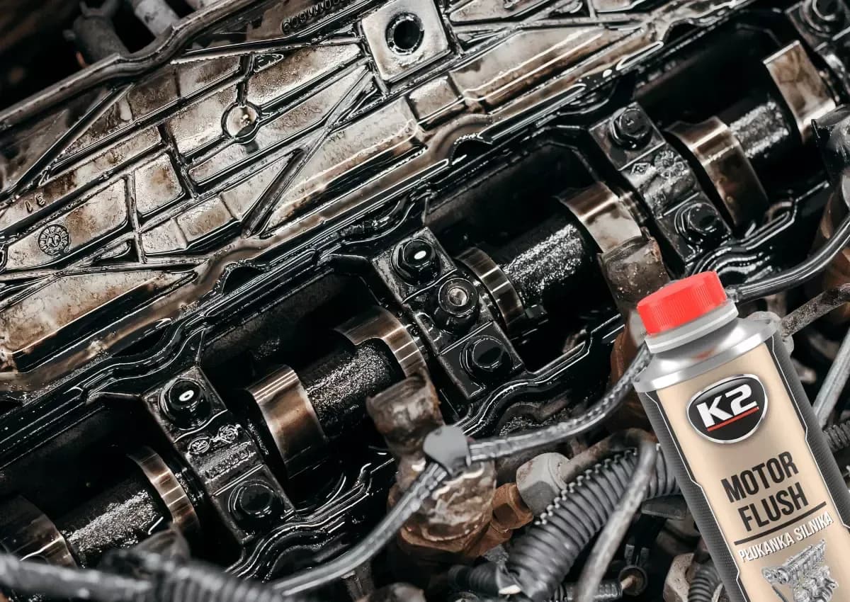 Czym wypłukać silnik przed wymianą oleju, aby uniknąć kosztownych napraw Czym wypłukać silnik przed wymianą oleju, aby uniknąć kosztownych napraw