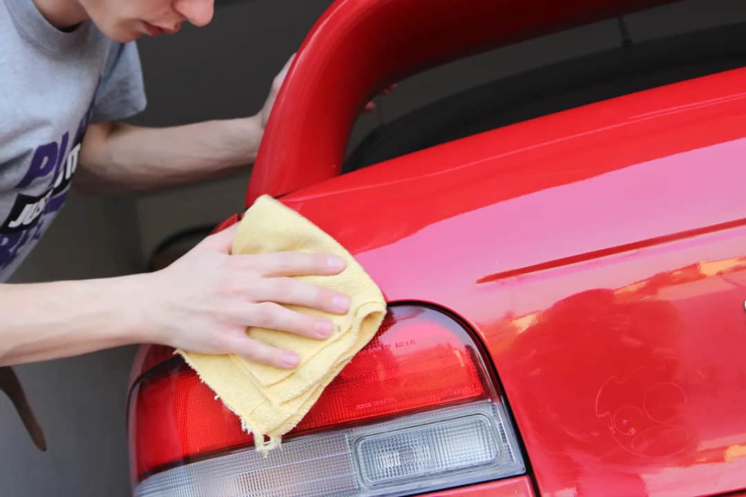 Osmoza myjnia co to – jak uniknąć smug i zarysowań na lakierze