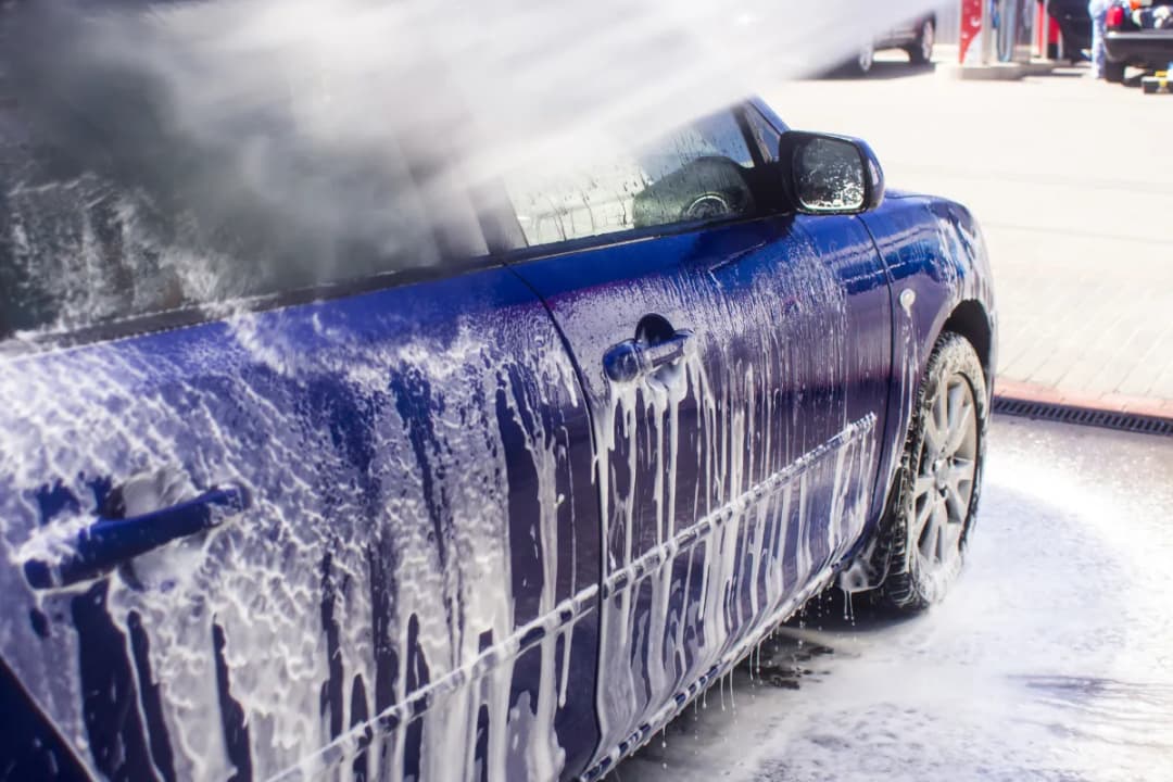 Jakie jest ciśnienie wody na myjni bezdotykowej i dlaczego ma znaczenie?