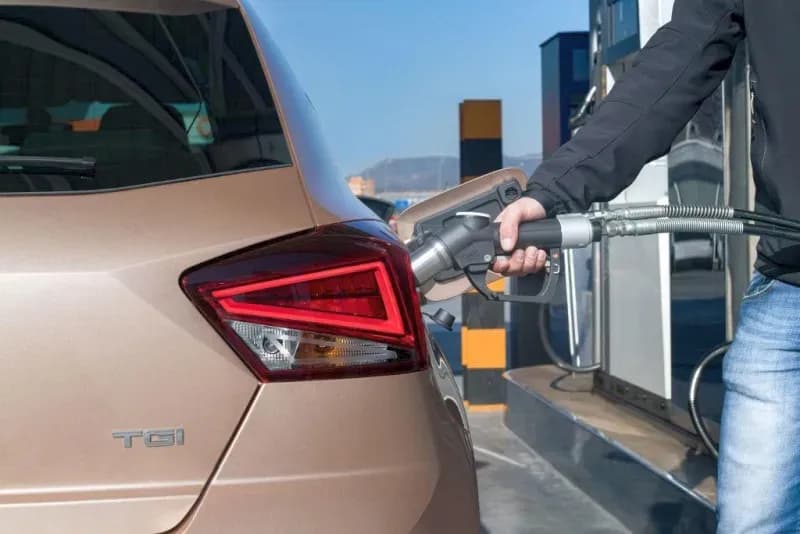 Gdzie tankować CNG w Polsce? Odkryj najbliższe stacje i godziny otwarcia