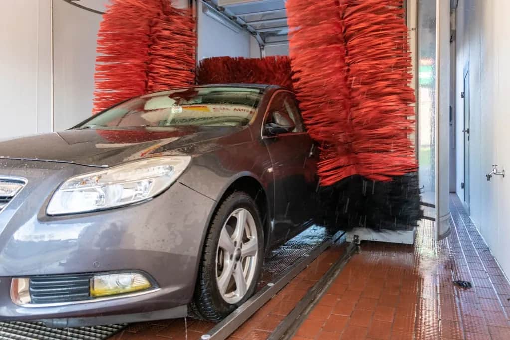 Ile kosztuje myjnia automatyczna? Sprawdź ceny i pakiety usług