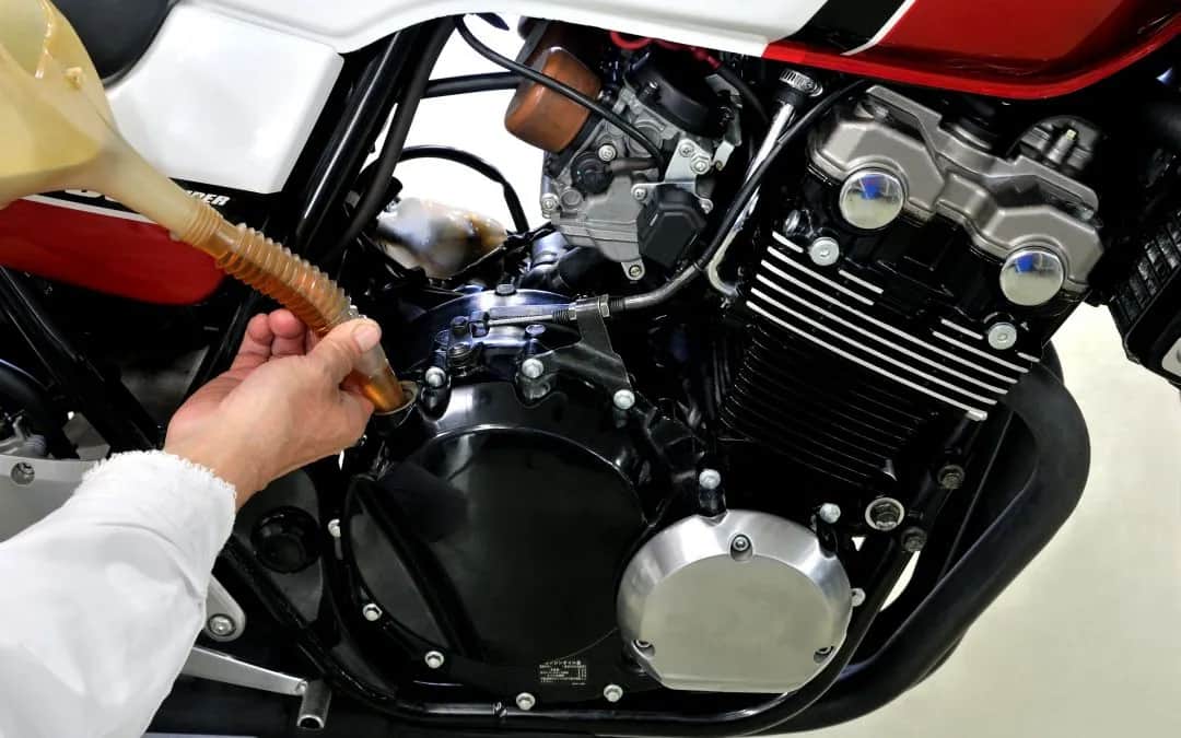 MOTUL 3000 20W50 – idealny olej do motocykli, który chroni silnik