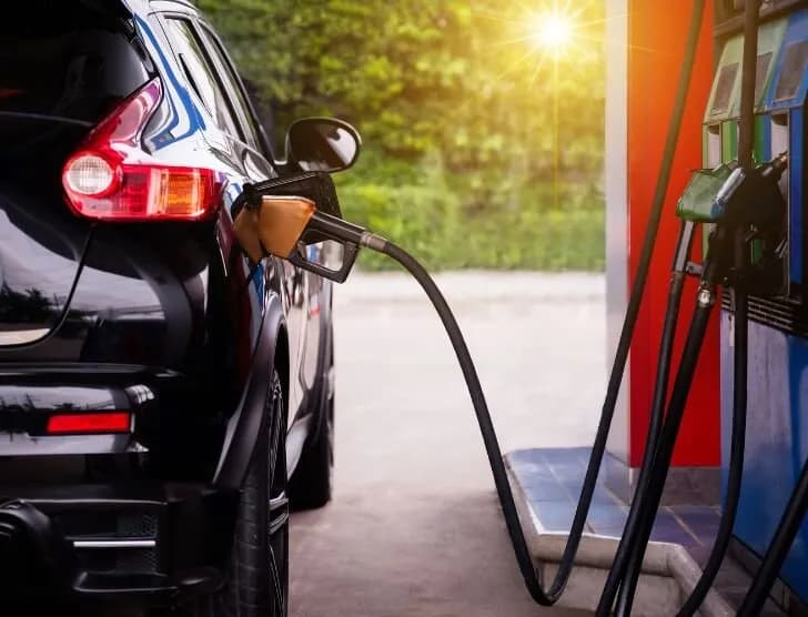 Używany diesel czy benzyna - co wybrać, aby uniknąć kosztów?