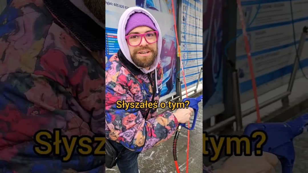 Jak umyć samochód na myjni za darmo i nie przepłacać za usługi