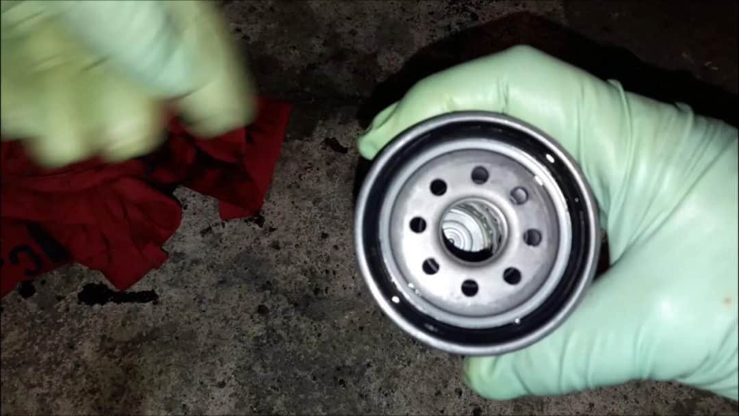 Gdzie jest filtr paliwa w toyota yaris 1.3 benzyna? Oto odpowiedź