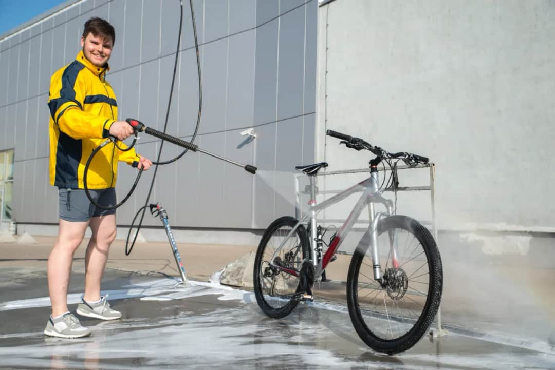 Jak myć rower na myjni, aby uniknąć uszkodzeń i błędów
