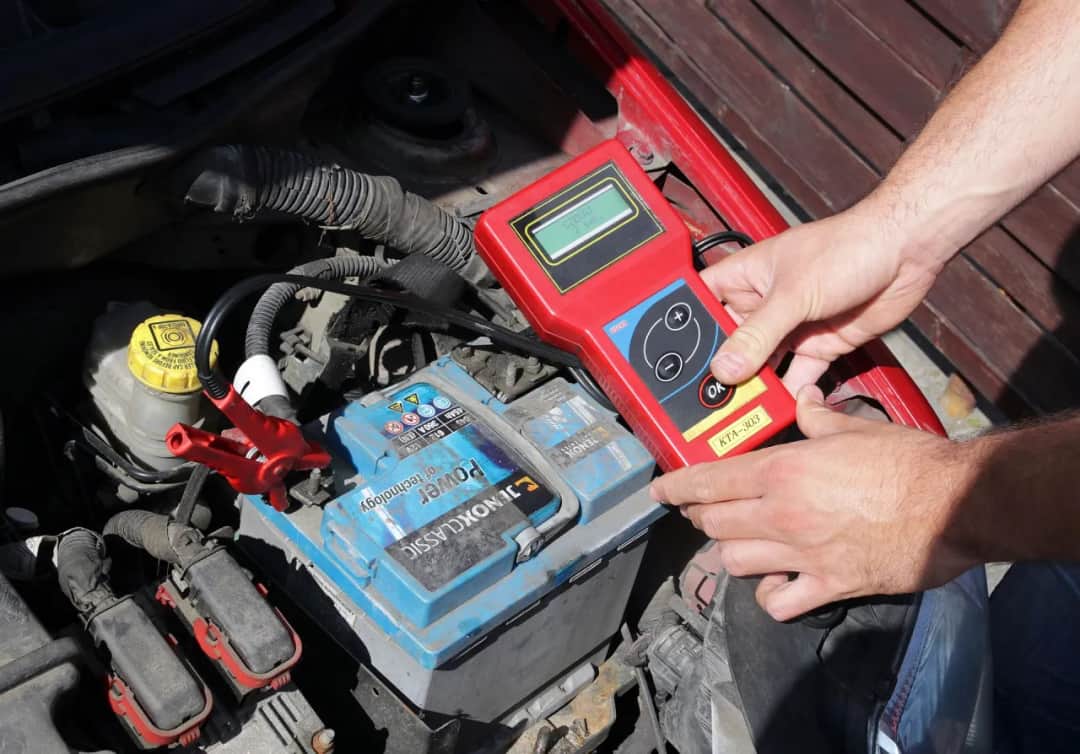 Słaby akumulator objawy diesel - jak je rozpoznać i uniknąć problemów